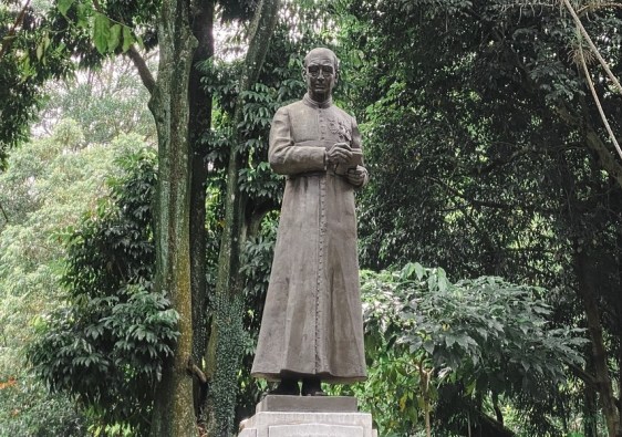 Patung Pastor Verbraak