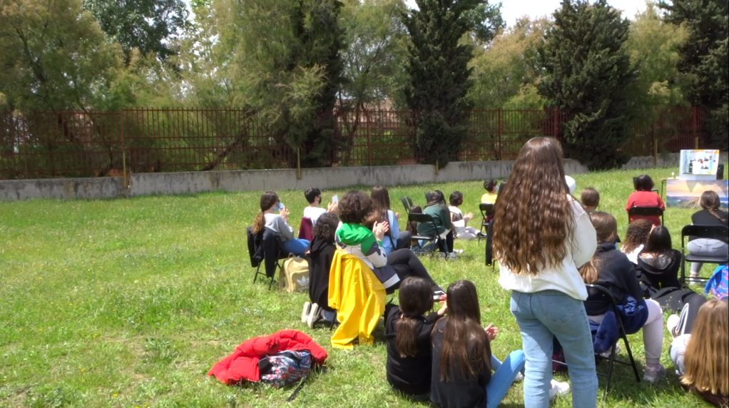 La imagen tiene un atributo ALT vacío; su nombre de archivo es 30a-aplauden.png